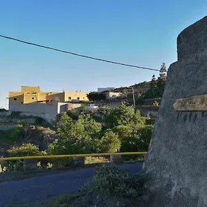 Village. Tony Frias. Летний дом