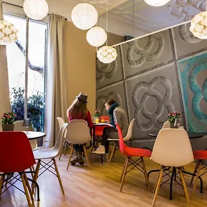 https://born-barcelona-hostel.topbarcelonahotels.com